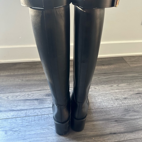 Brand Burberry boots worn once size 37. Lamb leather in perfect condition - Picture 3 of 4